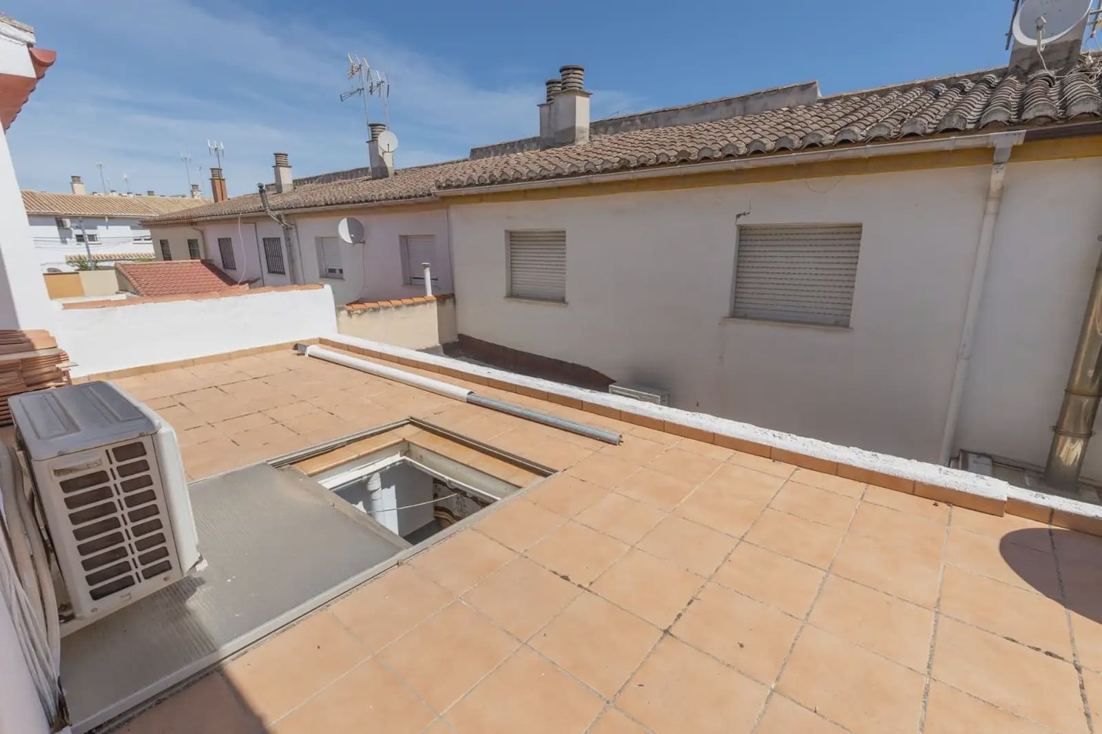 5 bedroom Terraced Villa for sale in Armilla with garage - € 295,000 (Ref: 9898583)