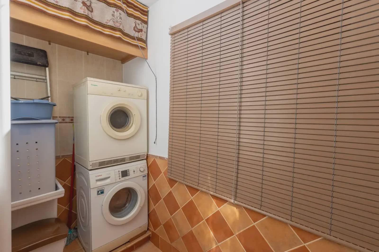 5 bedroom Terraced Villa for sale in Armilla with garage - € 295,000 (Ref: 9898583)