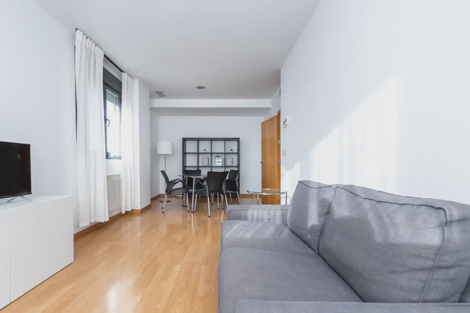 1 slaapkamer Flat te huur in Granada stad met zwembad - € 750 (Ref: 9901617)