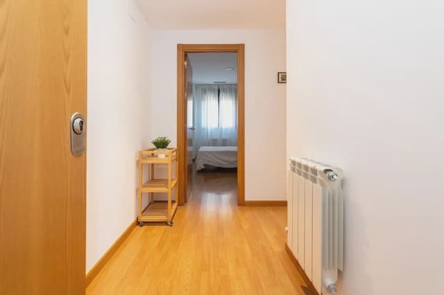 1 slaapkamer Flat te huur in Cervantes, Granada stad met zwembad - € 750 (Ref: 9901617)