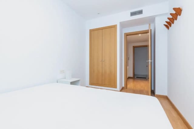1 slaapkamer Flat te huur in Cervantes, Granada stad met zwembad - € 750 (Ref: 9901617)