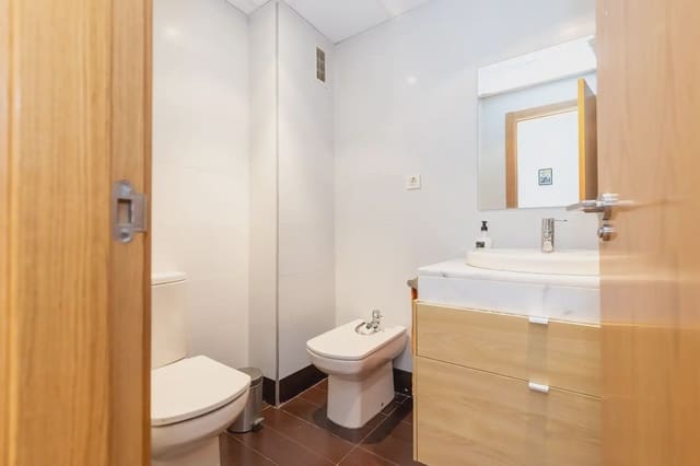 1 slaapkamer Flat te huur in Cervantes, Granada stad met zwembad - € 750 (Ref: 9901617)