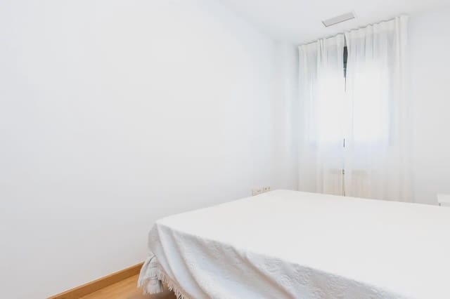 1 slaapkamer Flat te huur in Cervantes, Granada stad met zwembad - € 750 (Ref: 9901617)