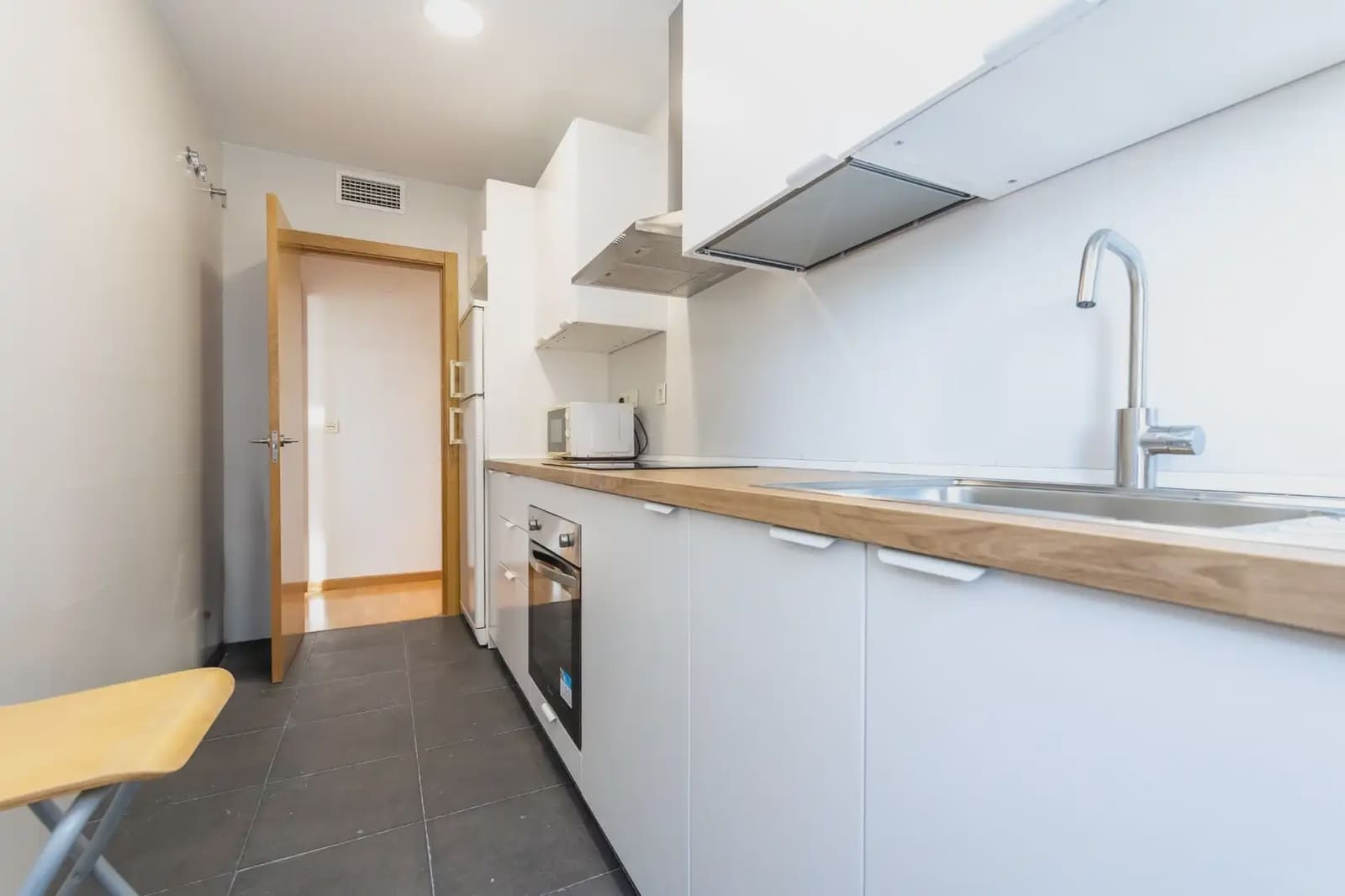 1 slaapkamer Flat te huur in Granada stad met zwembad - € 750 (Ref: 9901617)