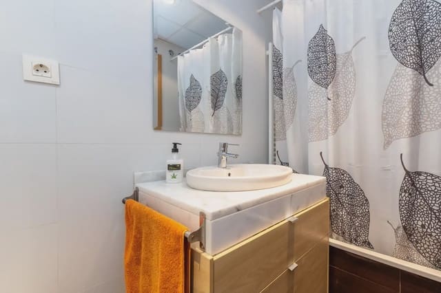 1 slaapkamer Flat te huur in Cervantes, Granada stad met zwembad - € 750 (Ref: 9901617)