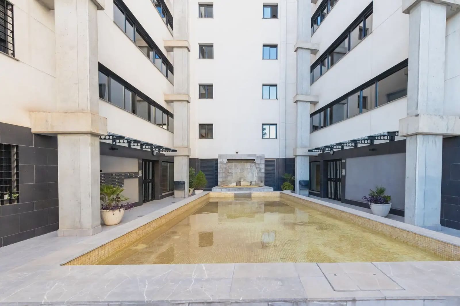 1 slaapkamer Flat te huur in Granada stad met zwembad - € 750 (Ref: 9901617)