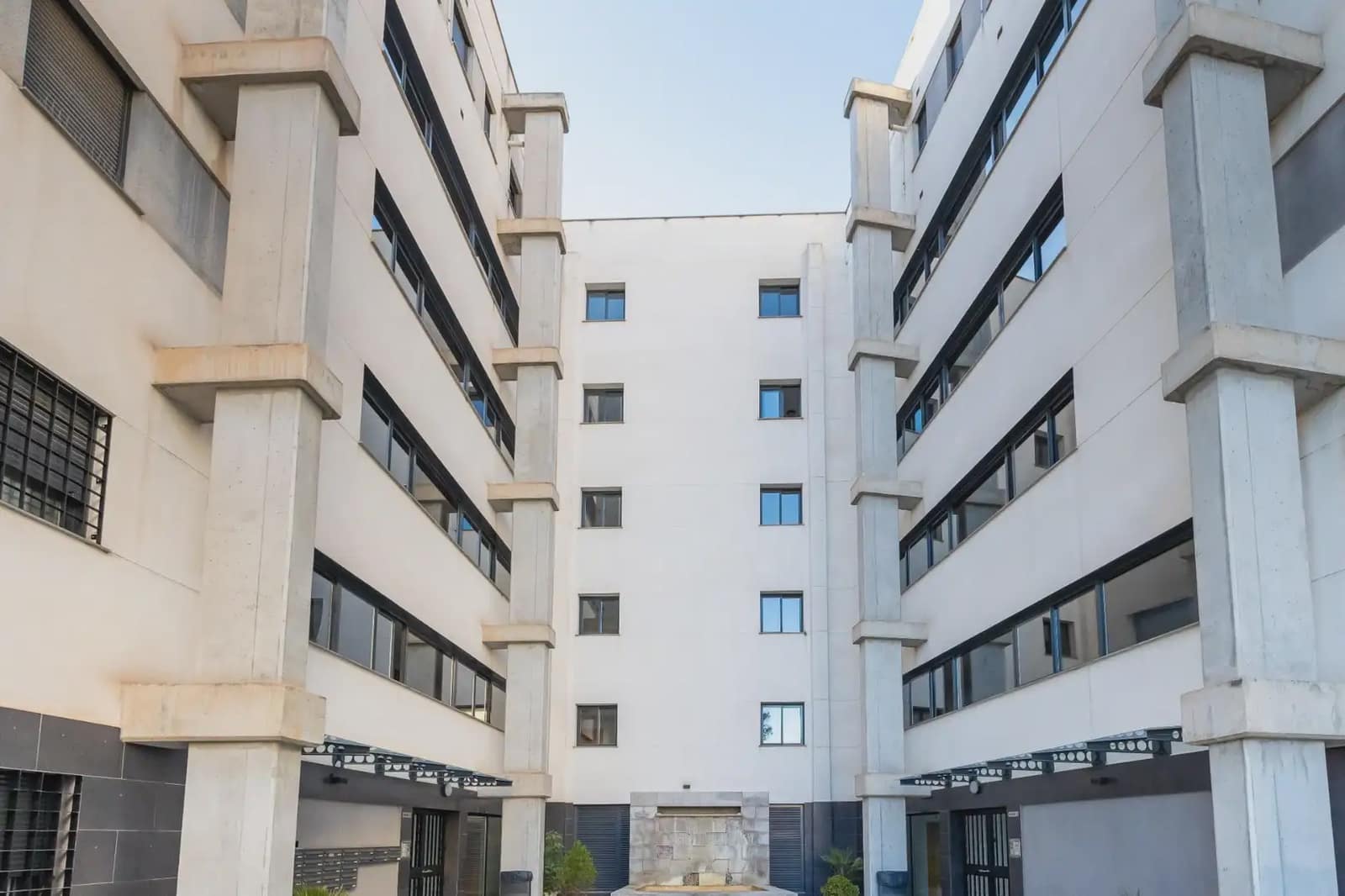 1 slaapkamer Flat te huur in Granada stad met zwembad - € 750 (Ref: 9901617)