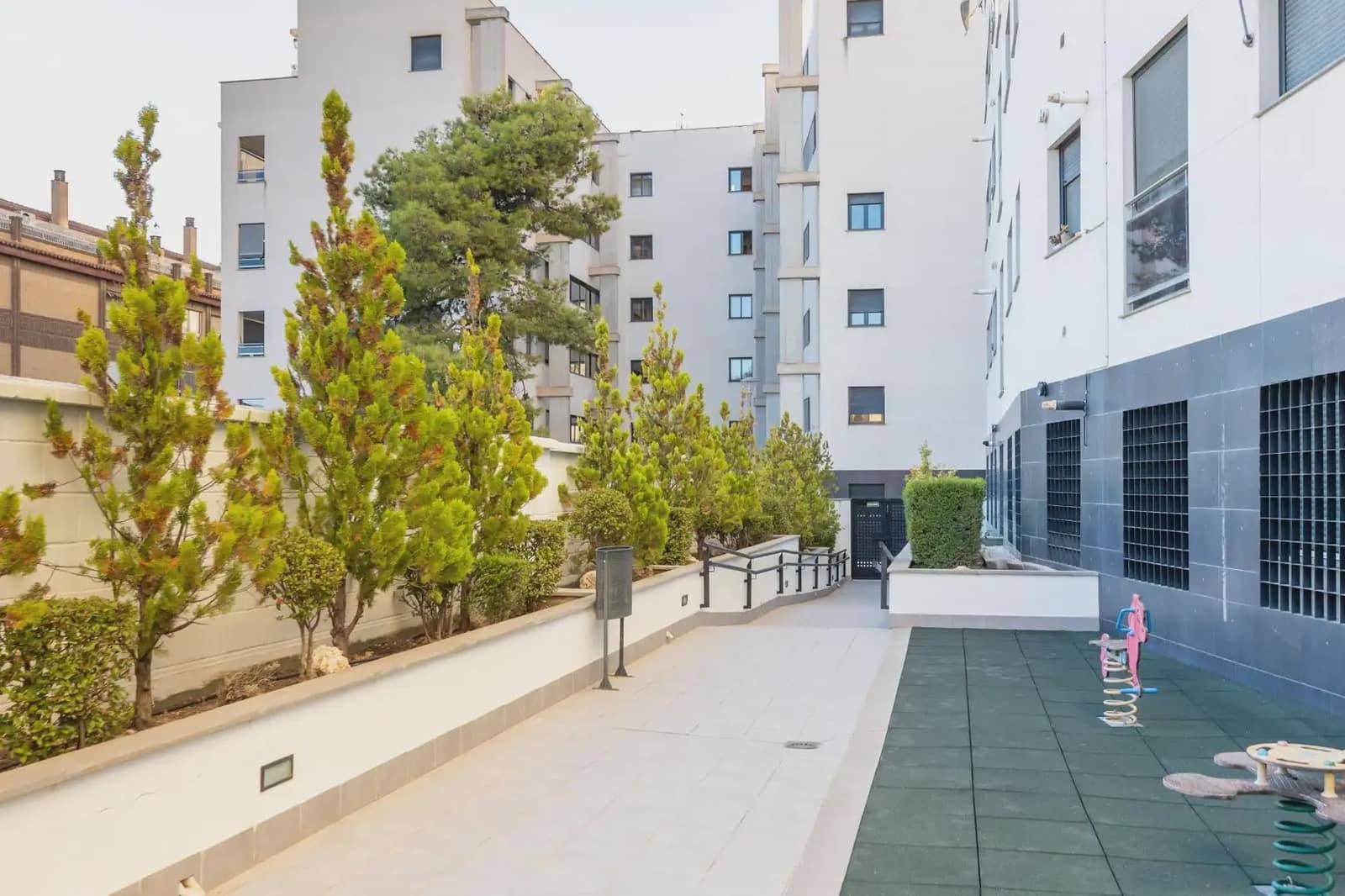 1 slaapkamer Flat te huur in Granada stad met zwembad - € 750 (Ref: 9901617)