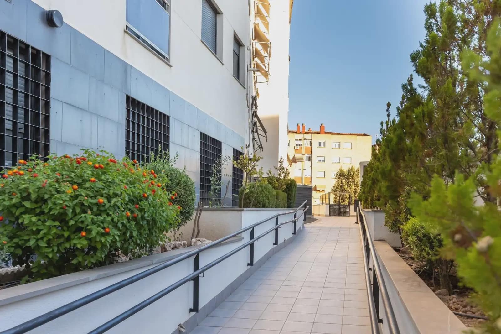 1 slaapkamer Flat te huur in Granada stad met zwembad - € 750 (Ref: 9901617)