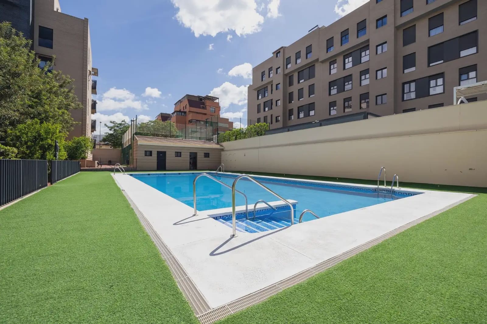 2 soverom Penthouse til salgs i Granada by med svømmebasseng garasje - € 355 000 (Ref: 9902079)