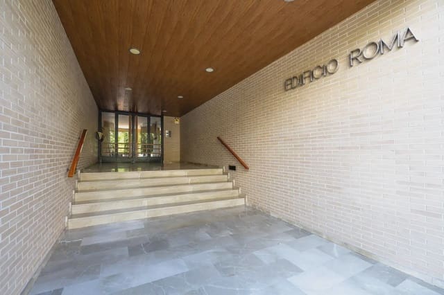2 soverom Penthouse til salgs i Avda. Federico Garcia Lorca - Nueva Estación Autobuses, Granada by med svømmebasseng garasje - € 355 000 (Ref: 9902079)