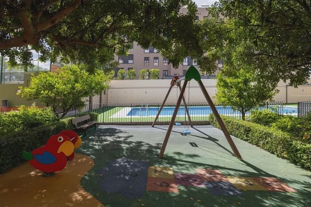 2 soverom Penthouse til salgs i Avda. Federico Garcia Lorca - Nueva Estación Autobuses, Granada by med svømmebasseng garasje - € 355 000 (Ref: 9902079)