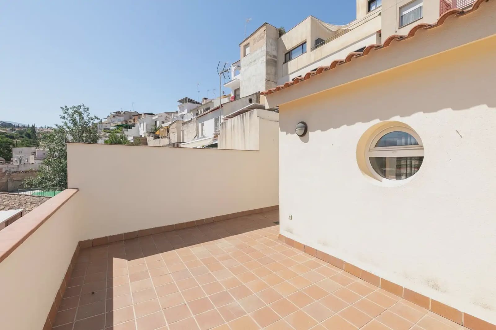 Casa de 5 habitaciones en Granada ciudad en venta con garaje - 550.000 € (Ref: 9902444)