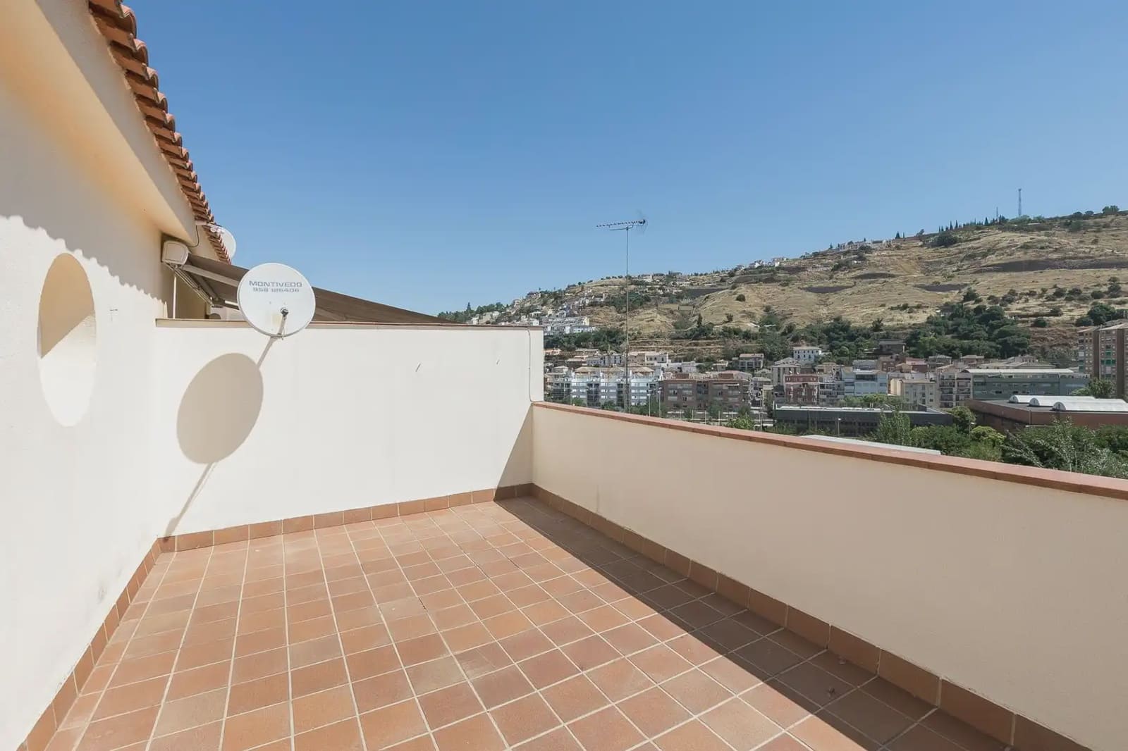 Casa de 5 habitaciones en Granada ciudad en venta con garaje - 550.000 € (Ref: 9902444)