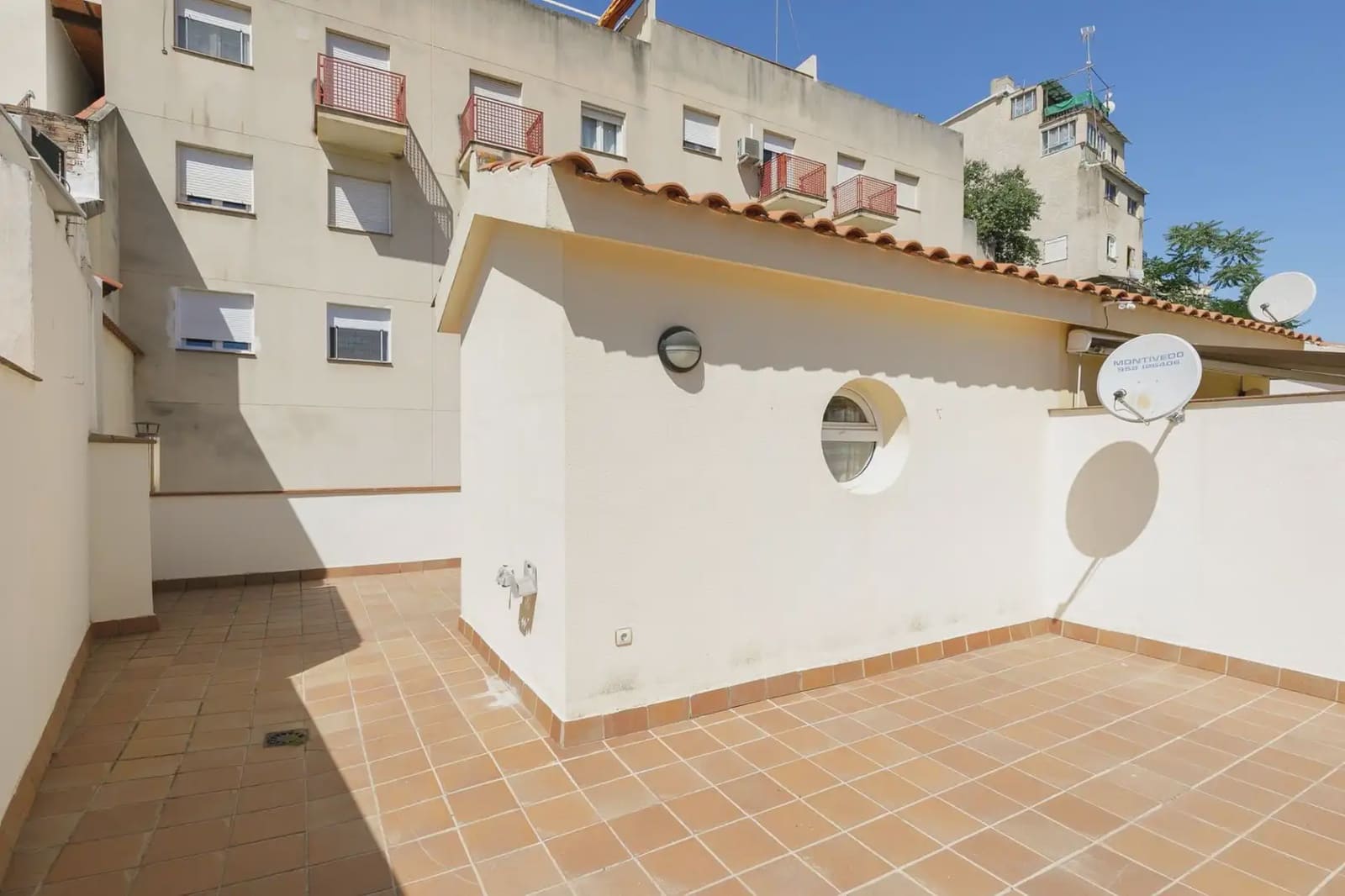 Casa de 5 habitaciones en Granada ciudad en venta con garaje - 550.000 € (Ref: 9902444)