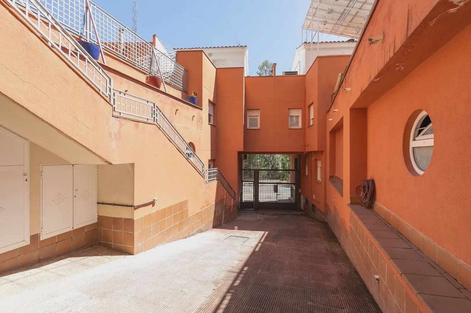 Casa de 5 habitaciones en Granada ciudad en venta con garaje - 550.000 € (Ref: 9902444)