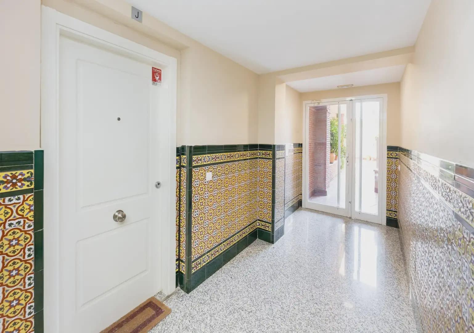2 slaapkamer Flat te koop in Las Gabias met zwembad garage - € 245.000 (Ref: 9902622)