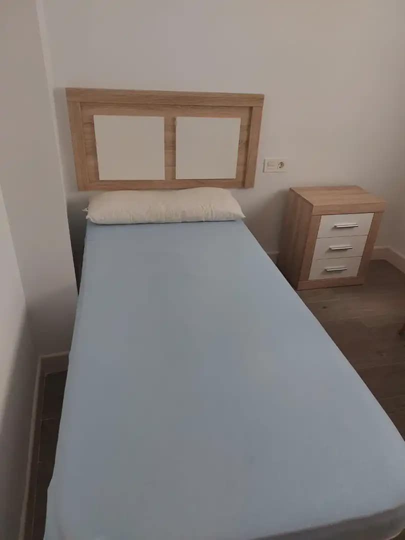 2 bedroom Flat for rent in Granada city - € 850 (Ref: 9902623)