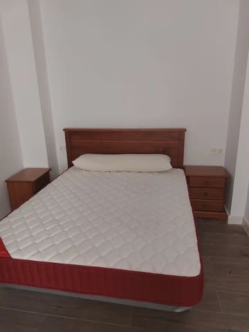 2 soverom Leilighet til leie i Centro - Sagrario, Granada by - € 850 (Ref: 9902623)