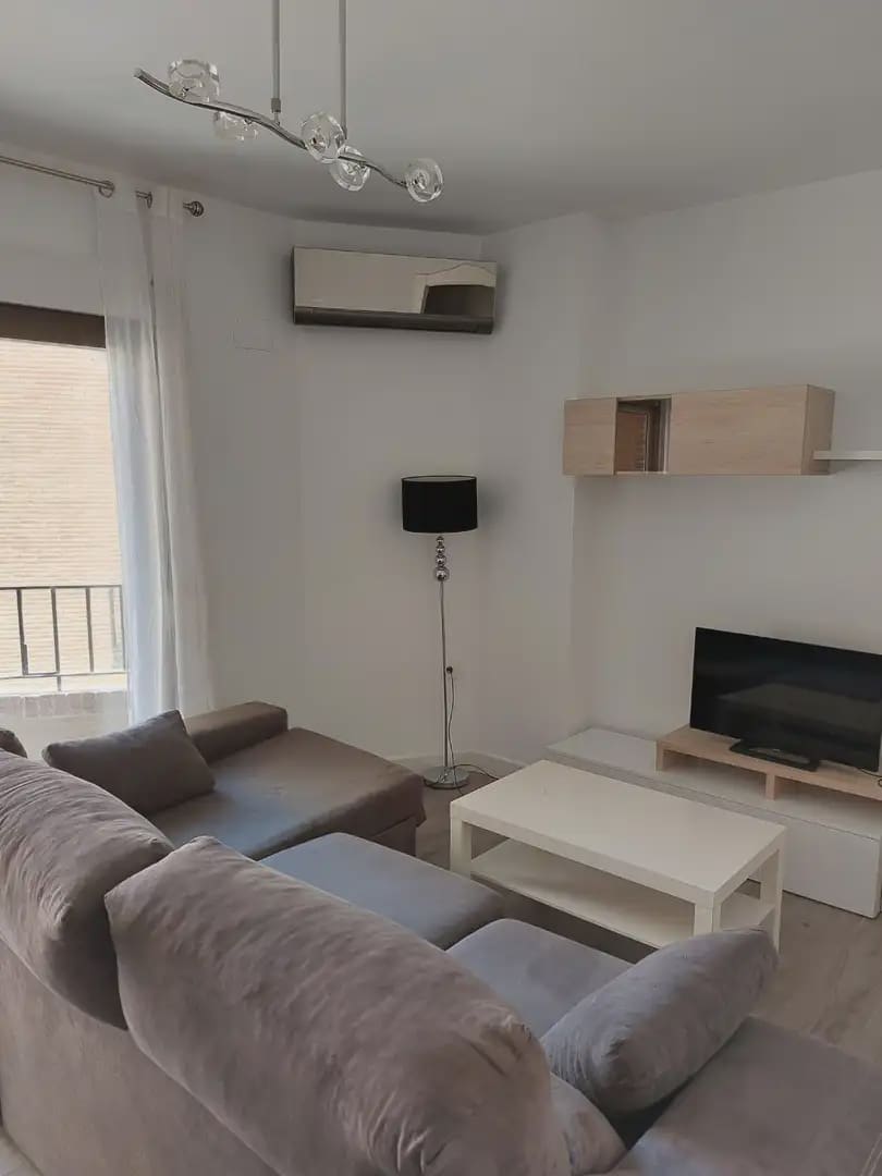 2 bedroom Flat for rent in Granada city - € 850 (Ref: 9902623)