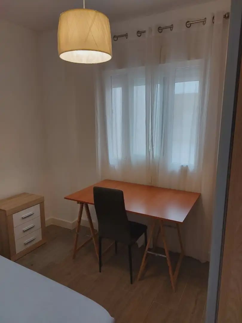 2 bedroom Flat for rent in Granada city - € 850 (Ref: 9902623)