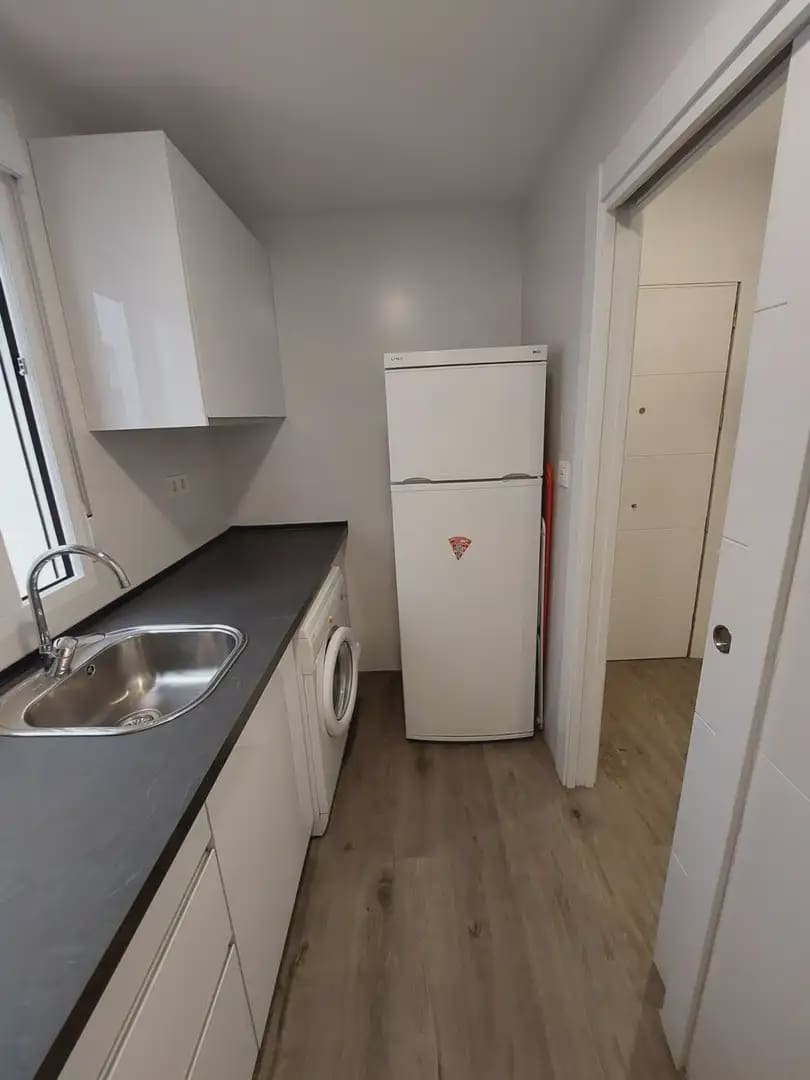 2 bedroom Flat for rent in Granada city - € 850 (Ref: 9902623)