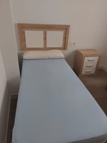 2 bedroom Flat for rent in Centro - Sagrario, Granada city - € 850 (Ref: 9902623)