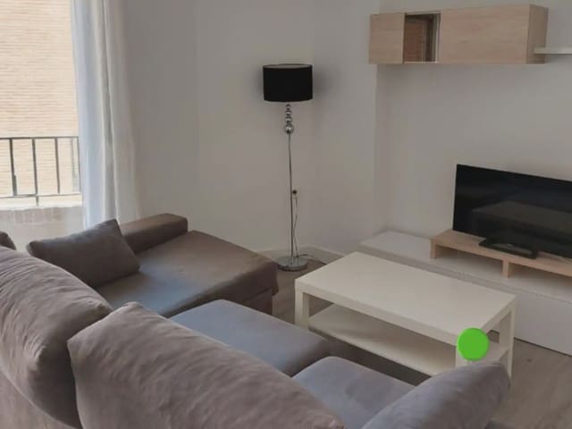 2 bedroom Flat for rent in Centro - Sagrario, Granada city - € 850 (Ref: 9902623)