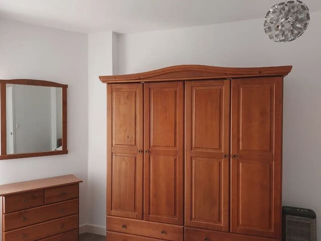 2 bedroom Flat for rent in Centro - Sagrario, Granada city - € 850 (Ref: 9902623)