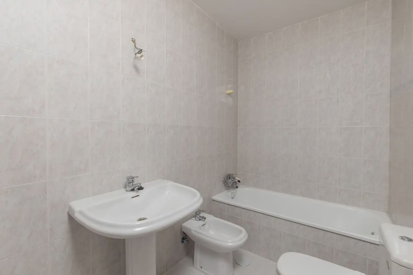 Piso de 3 habitaciones en Cenes de la Vega en venta con garaje - 175.000 € (Ref: 9902624)