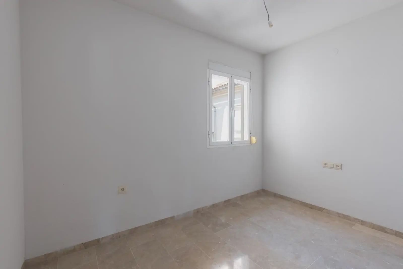 Piso de 3 habitaciones en Cenes de la Vega en venta con garaje - 175.000 € (Ref: 9902624)