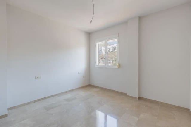 Piso de 3 habitaciones en Cenes de la Vega en venta con garaje - 175.000 € (Ref: 9902624)