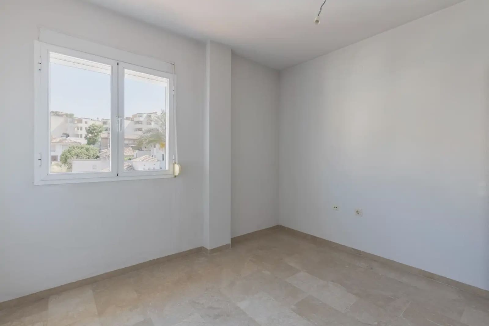 Piso de 3 habitaciones en Cenes de la Vega en venta con garaje - 175.000 € (Ref: 9902624)