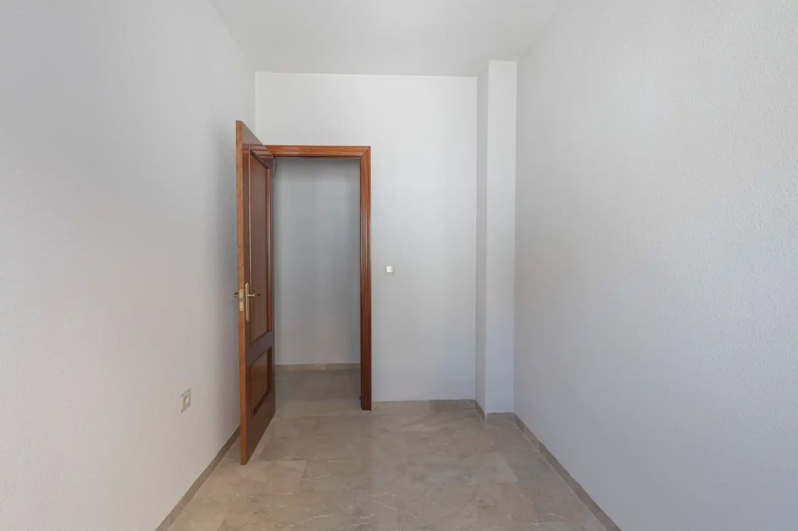 Piso de 3 habitaciones en Cenes de la Vega en venta con garaje - 175.000 € (Ref: 9902624)