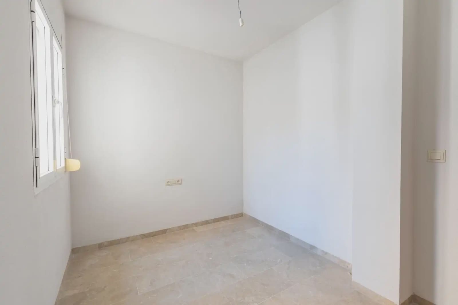 Piso de 3 habitaciones en Cenes de la Vega en venta con garaje - 175.000 € (Ref: 9902624)