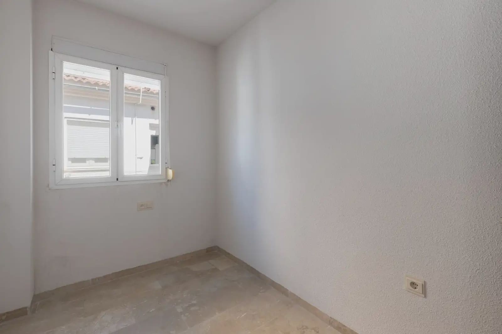 Piso de 3 habitaciones en Cenes de la Vega en venta con garaje - 175.000 € (Ref: 9902624)