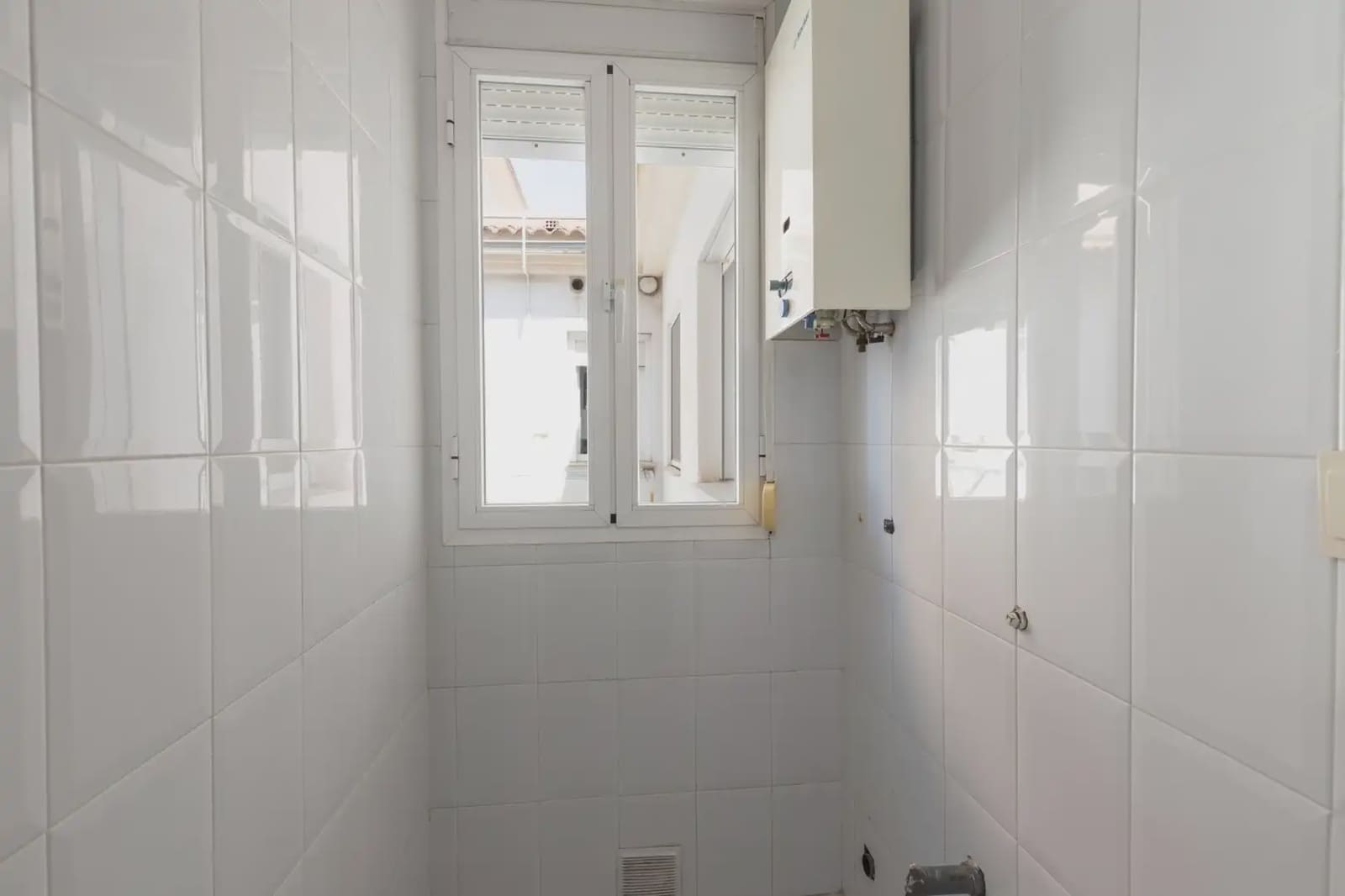 Piso de 3 habitaciones en Cenes de la Vega en venta con garaje - 175.000 € (Ref: 9902624)