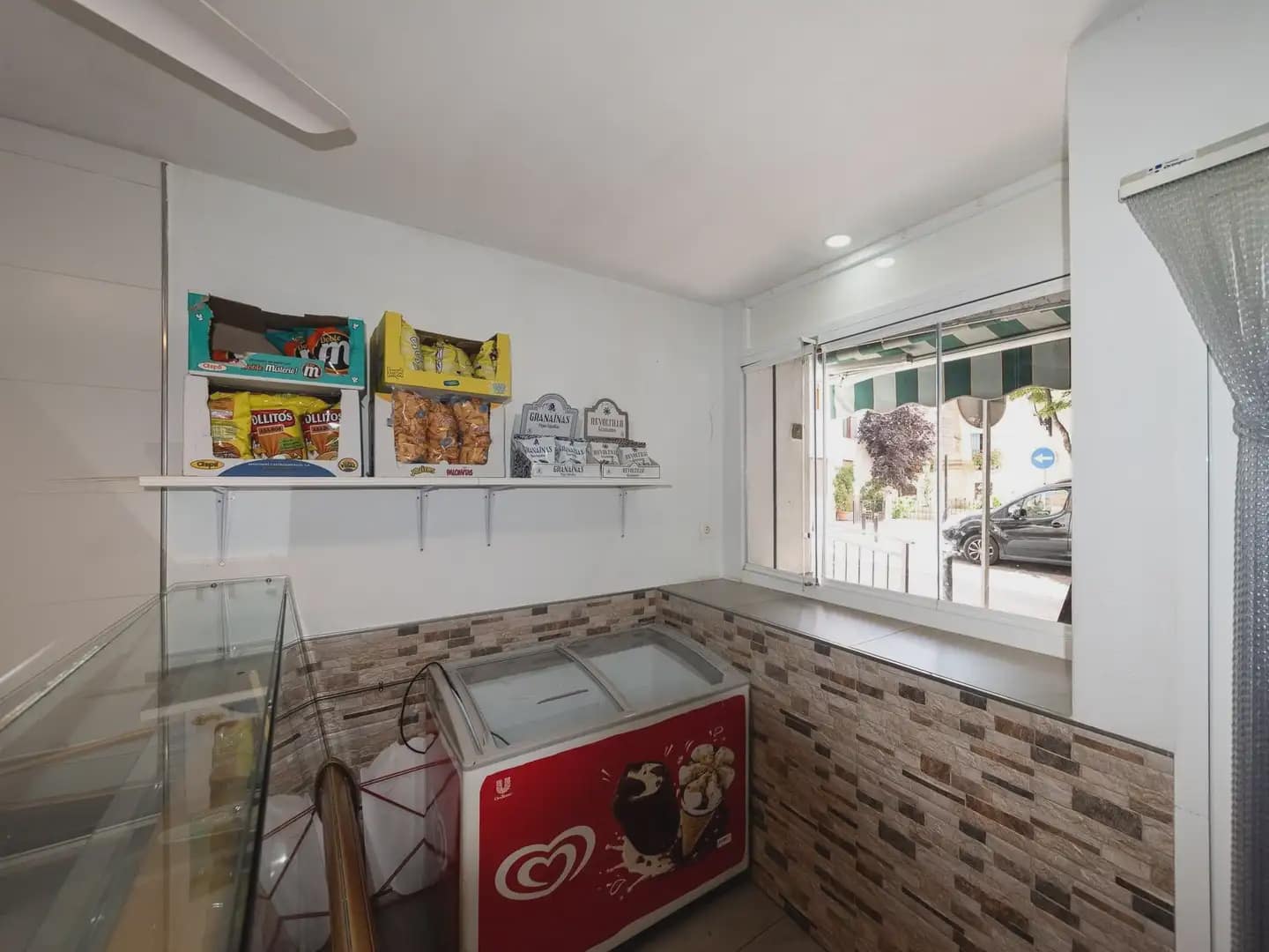 Commercial for sale in Lanjaron - € 120,000 (Ref: 9902625)