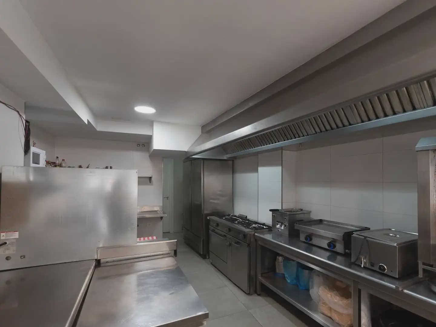 Commercial for sale in Lanjaron - € 120,000 (Ref: 9902625)