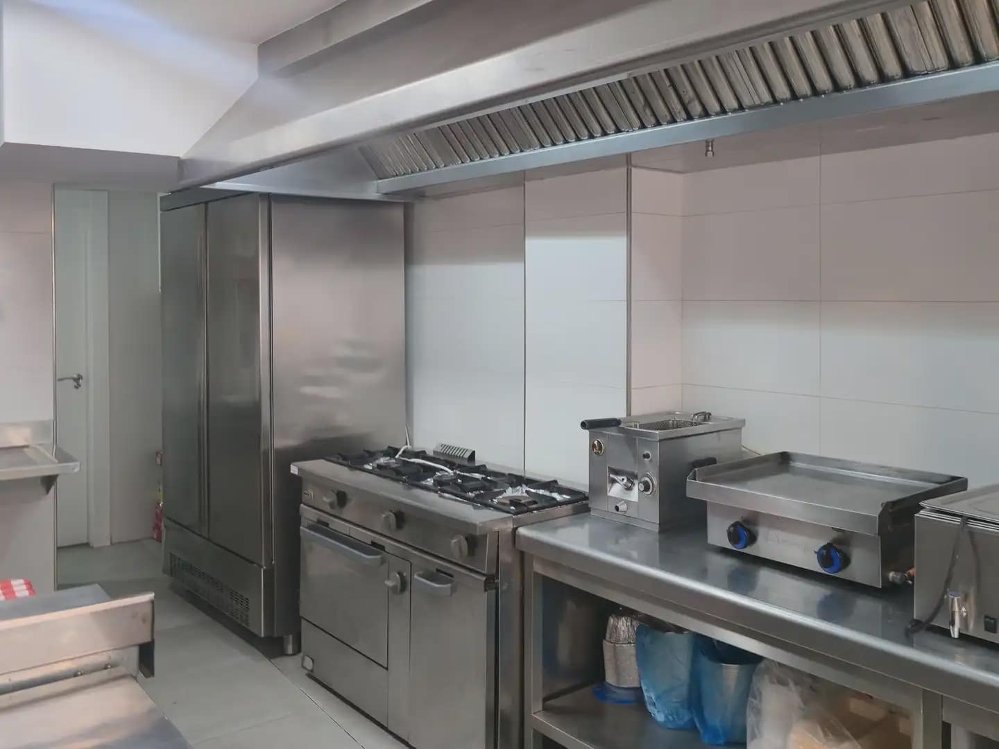 Commercial for sale in Lanjaron - € 120,000 (Ref: 9902625)