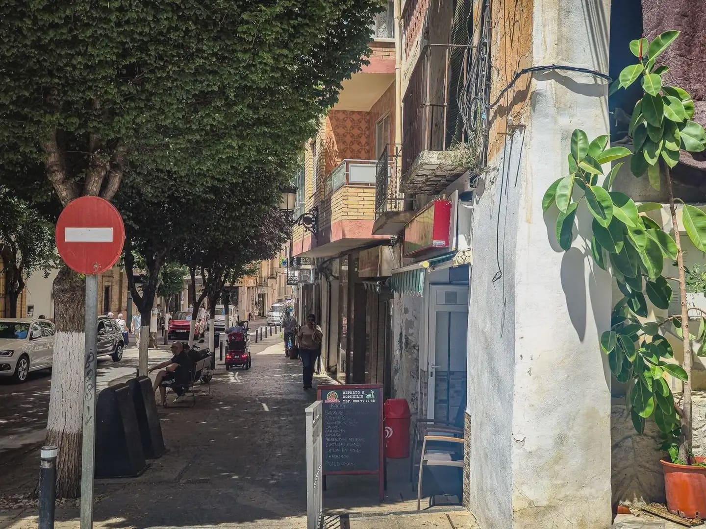 Commercial for sale in Lanjaron - € 120,000 (Ref: 9902625)