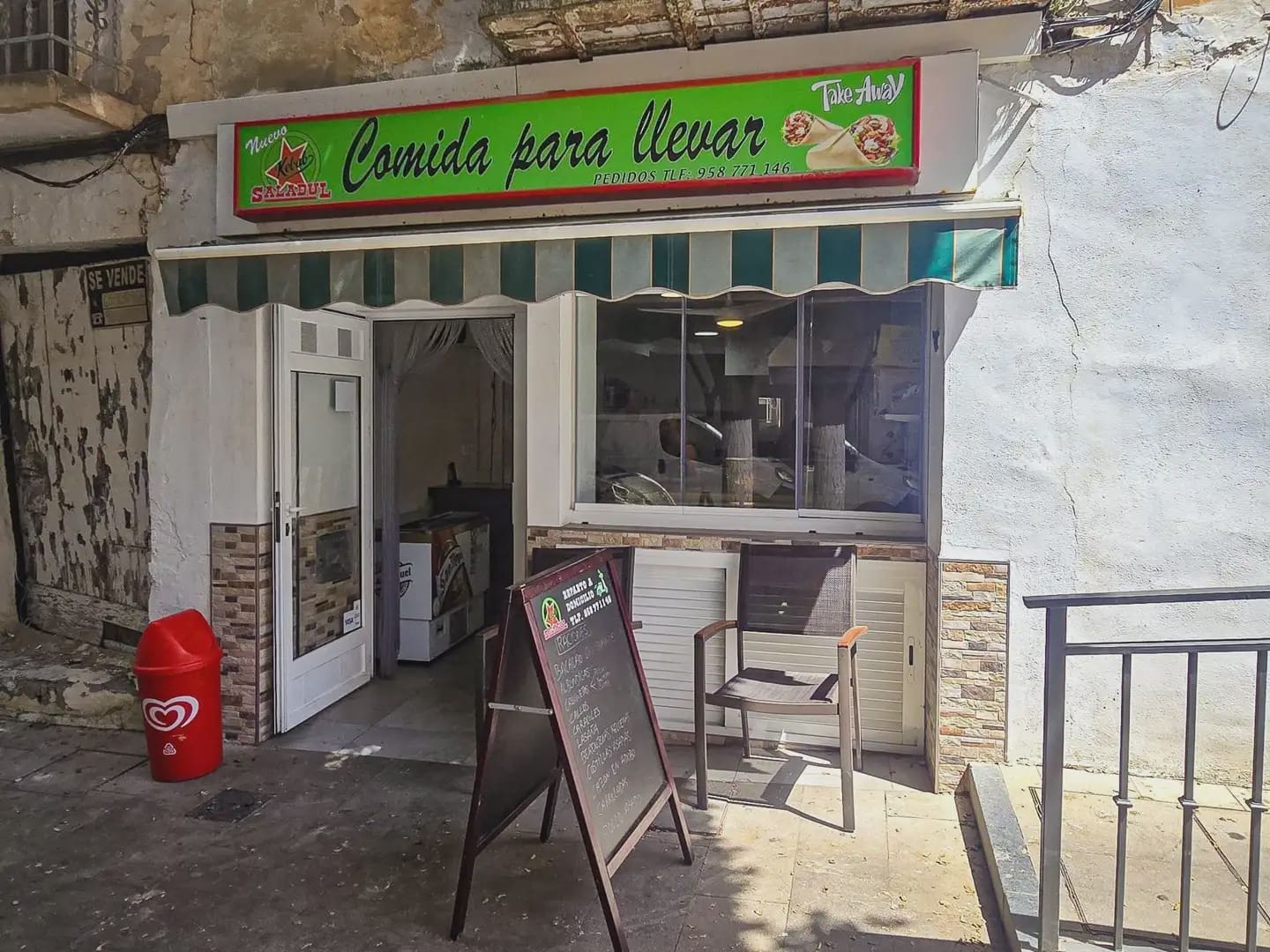 Commercial for sale in Lanjaron - € 120,000 (Ref: 9902625)
