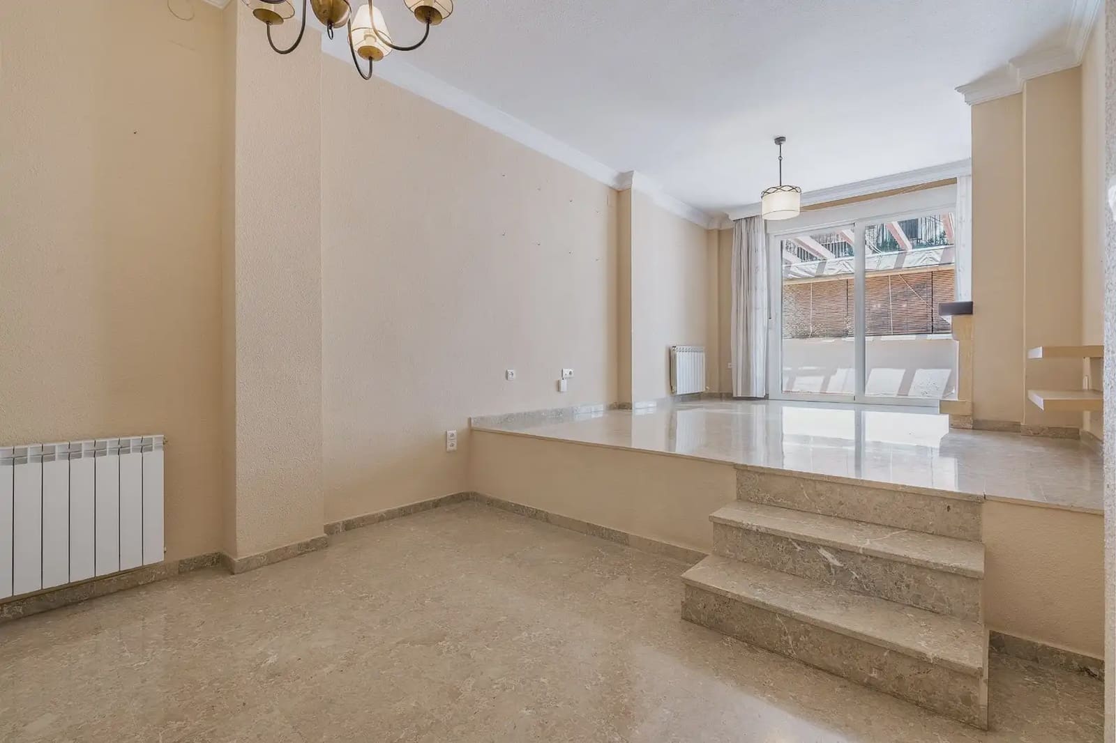 5 slaapkamer Huis te koop in Huetor Vega met garage - € 323.000 (Ref: 9902629)