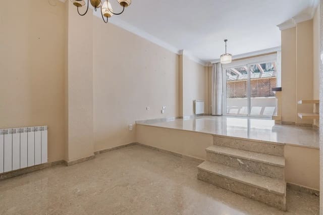 5 slaapkamer Huis te koop in Huétor Vega met garage - € 323.000 (Ref: 9902629)