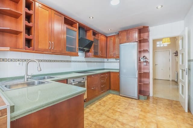 5 slaapkamer Huis te koop in Huétor Vega met garage - € 323.000 (Ref: 9902629)