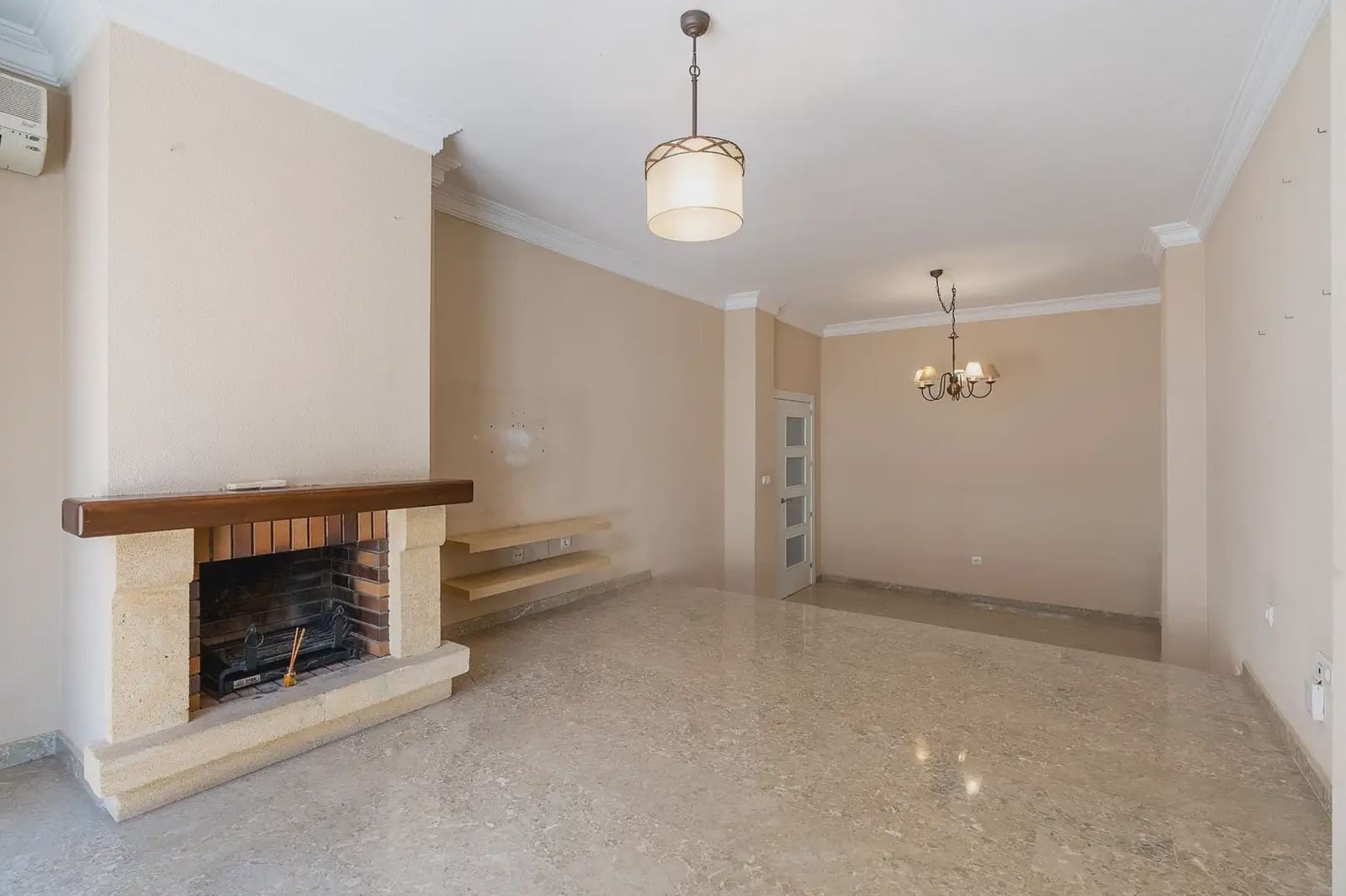 5 slaapkamer Huis te koop in Huetor Vega met garage - € 323.000 (Ref: 9902629)