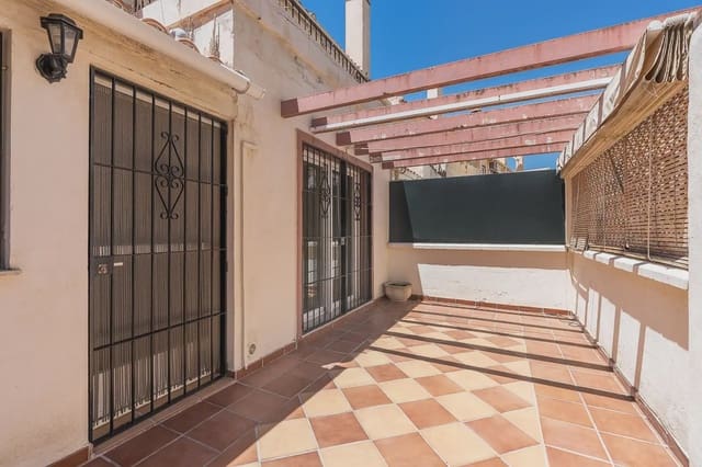 5 slaapkamer Huis te koop in Huétor Vega met garage - € 323.000 (Ref: 9902629)