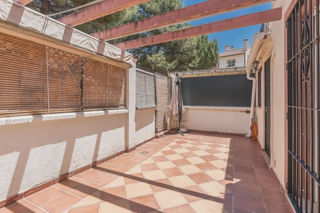 5 slaapkamer Huis te koop in Huétor Vega met garage - € 323.000 (Ref: 9902629)