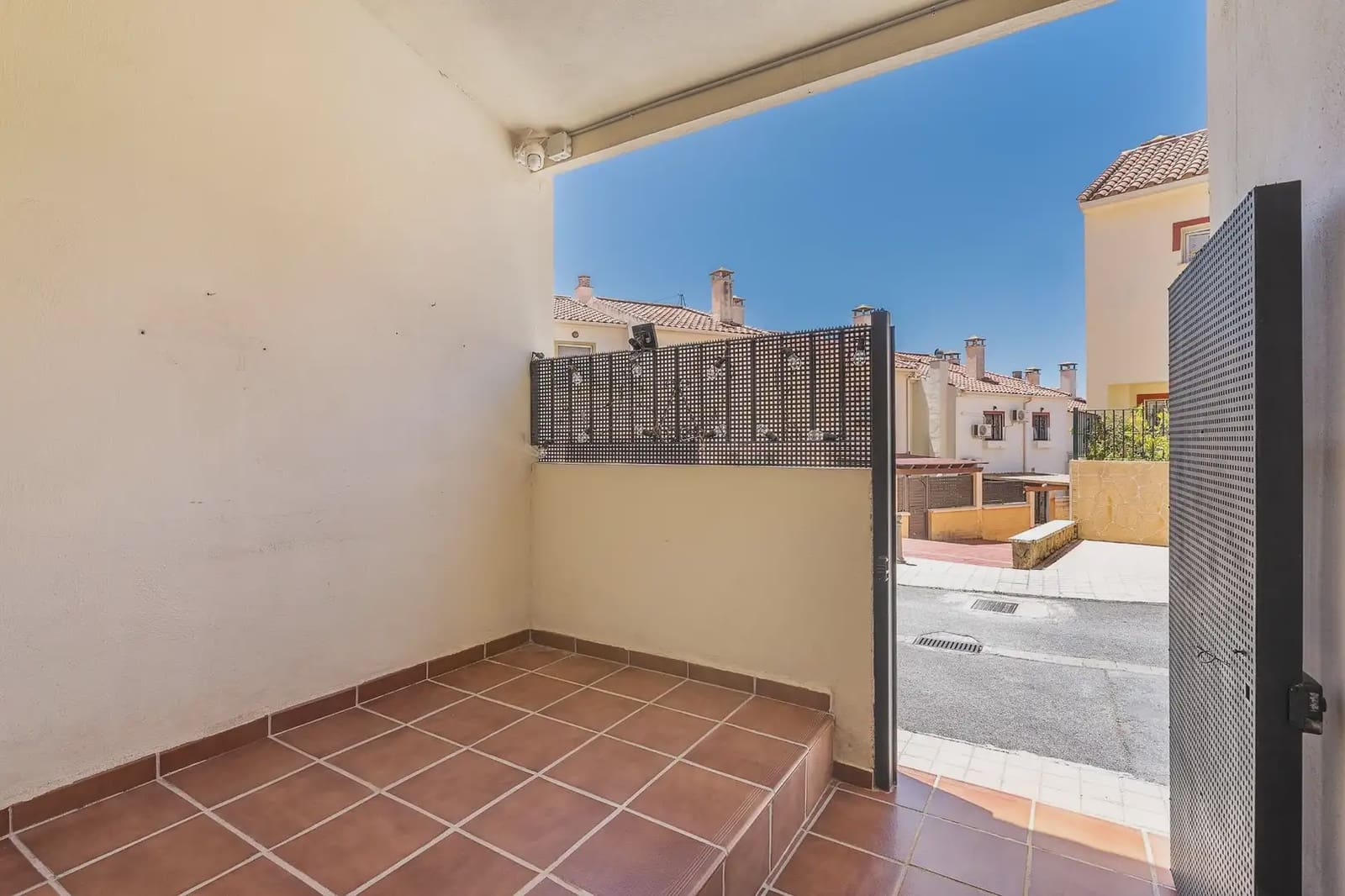 5 slaapkamer Huis te koop in Huetor Vega met garage - € 323.000 (Ref: 9902629)