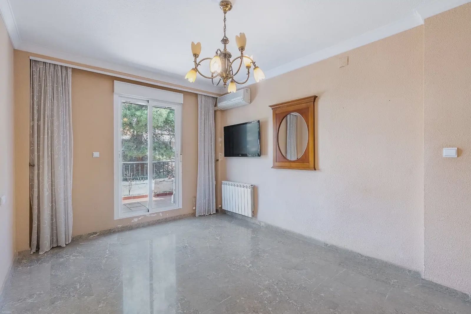 5 slaapkamer Huis te koop in Huetor Vega met garage - € 323.000 (Ref: 9902629)